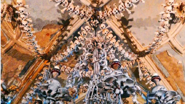 捷克布拉格來回：庫特納霍拉+人骨教堂｜中文包車｜獨立成團