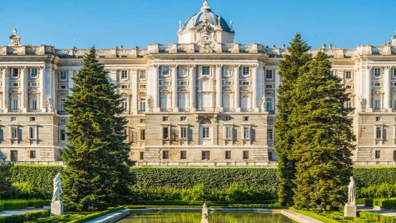 Istana Kerajaan Madrid: Tiket Lewat Antrean + Tur Terpandu Kelompok Kecil