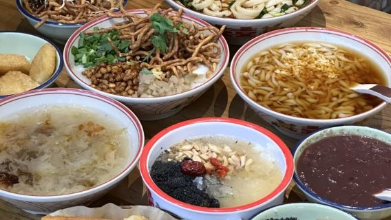Wycieczka kulinarna po Chongqing: Ukryte alejki i modne centra handlowe