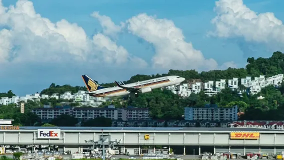 BÀN HƯỚNG DẪN THÔNG TIN VÀ DỊCH VỤ TẠI SẢNH ĐẾN CỦA SÂN BAY PENANG