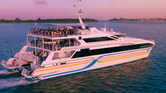 เรือสำราญชมพระอาทิตย์ตกบาหลีพร้อมบุฟเฟ่ต์อาหารเย็น วงดนตรีสดดีเจ และการแสดงคาบาเรต์