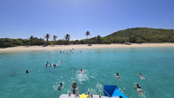 From Fajardo: Culebra Boat and Snorkeling Tour with Lunch