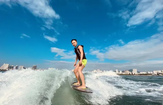 安徽合肥尾波衝浪體驗 造浪艇出海衝浪教學拼船包船尾波衝浪【百萬造浪艇+實體店+專業教練+包船教學】