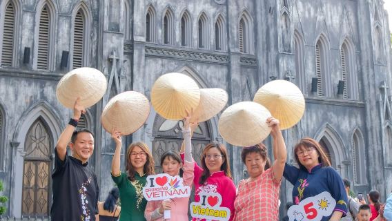 ทัวร์อินสตาแกรมที่ฮานอยด้วยมอเตอร์ไซค์หรือรถยนต์