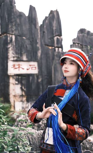 [รับเช้าในเขต 2] ทัวร์ 1 วันอุทยานป่าหิน คุนหมิง ◆เลือกได้กลุ่มเล็ก 15 คน + ไกด์นำเที่ยวมืออาชีพล่าม