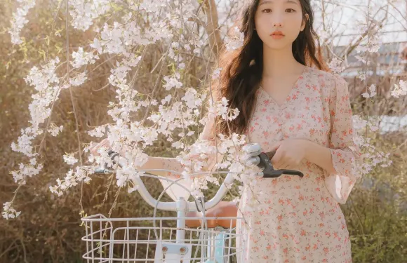 印尼日惹旅拍【一對一約拍跟拍婚拍街拍抓拍航拍攝影攝像/多語言翻譯】