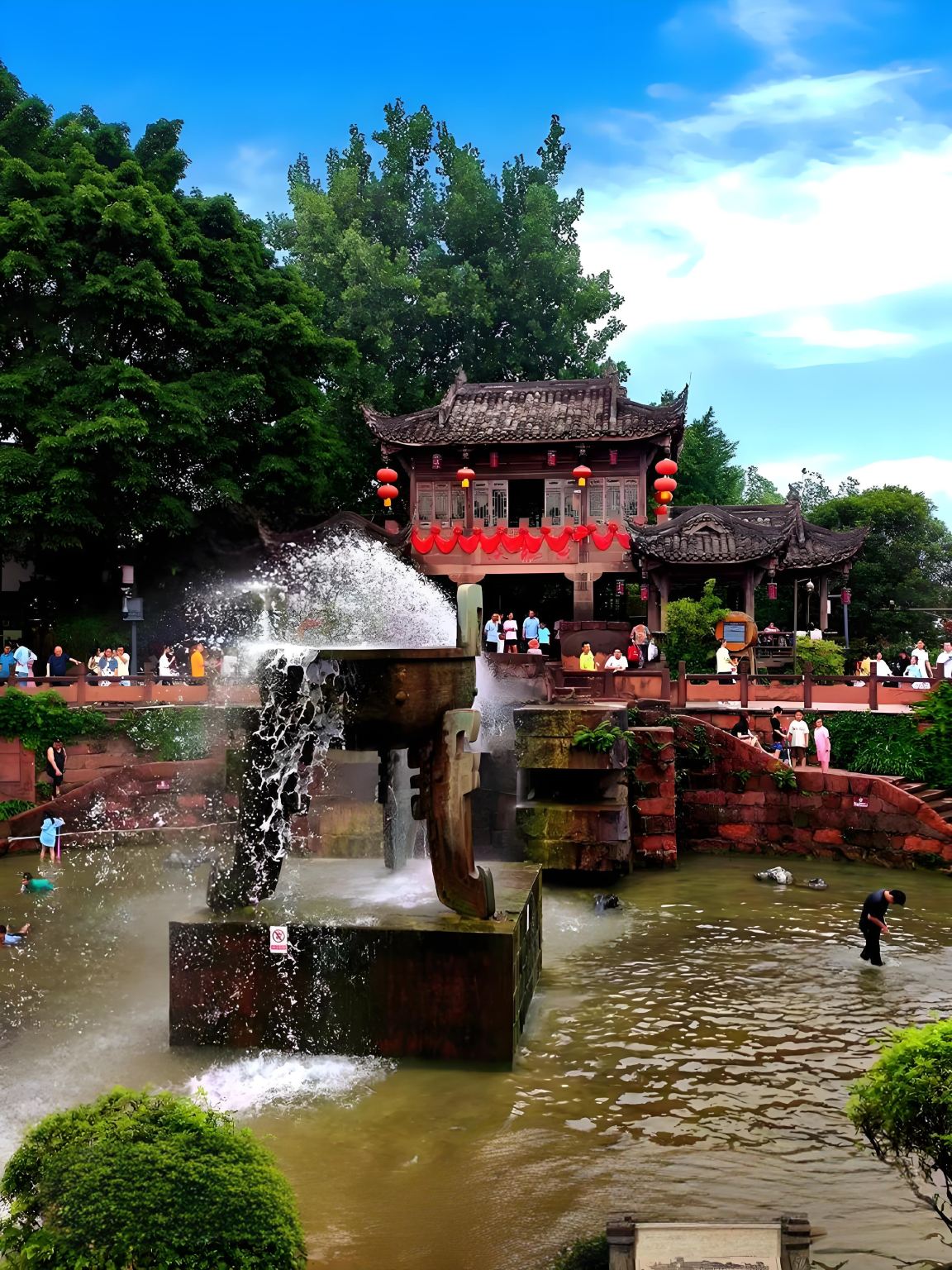 From Chengdu: Leshan Giant Buddha + Leshan Cuisine + Huanglongxi 1-Day Tour