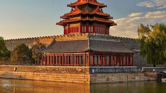 perjalanan satu hari berbahasa Prancis ke Kota Terlarang dan Istana Musim Panas [Ukuran grup 2-8 orang, penjelasan berbahasa Prancis, termasuk tiket masuk dan penjemputan/pengantaran]