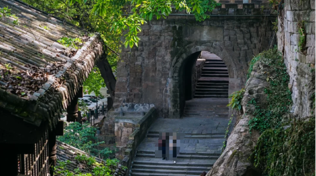 重慶市解放碑+山城步道十八梯+重慶湖廣會館+來福士洪崖洞民俗風貌區特色日遊
