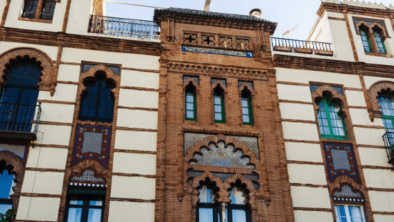 セビリア限定：隠れた名所と象徴的なランドマークを巡るツアー