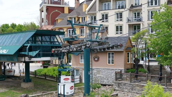Montreal: Guided tour of the Laurentides Mont Tremblant