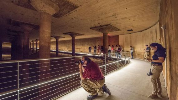 Houston: Trải nghiệm Cistern bằng tiếng Tây Ban Nha và tiếng Anh song ngữ