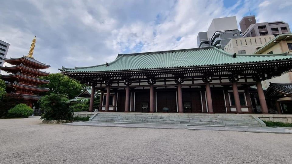 Fukuoka: Ohori Park and Tochoji Temple Walking Tour