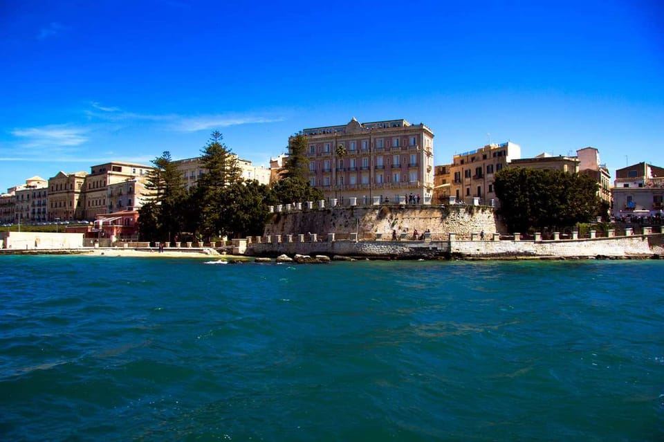 Sirakusa: Tur Kapal Pulau Ortygia dengan Kunjungan Gua