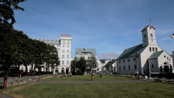 Reykjavik: Guided City Walking Tour