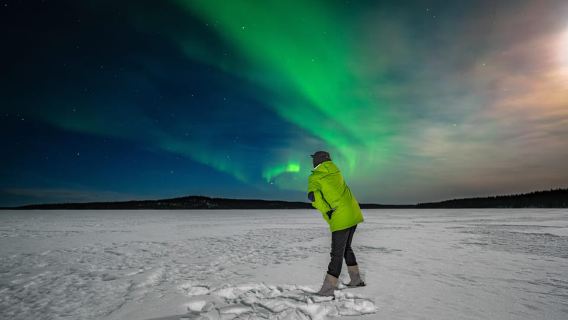 Rovaniemi: Guaranteed Aurora Hunt with Local Guides & Photos