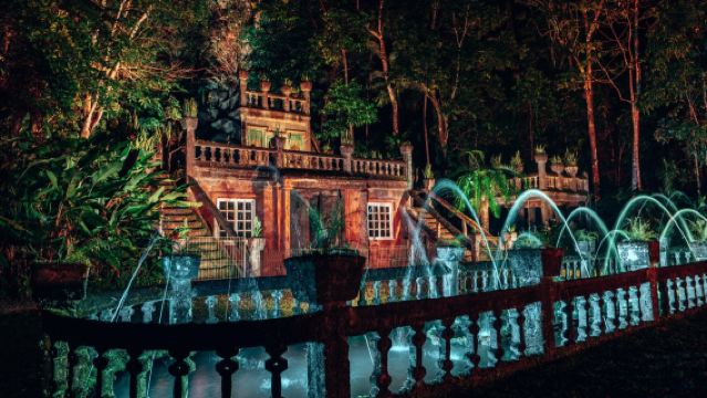 Tagesausflug zum Paronella Park in Cairns mit englischsprachiger Qualitätstour | Optionale Abendtour