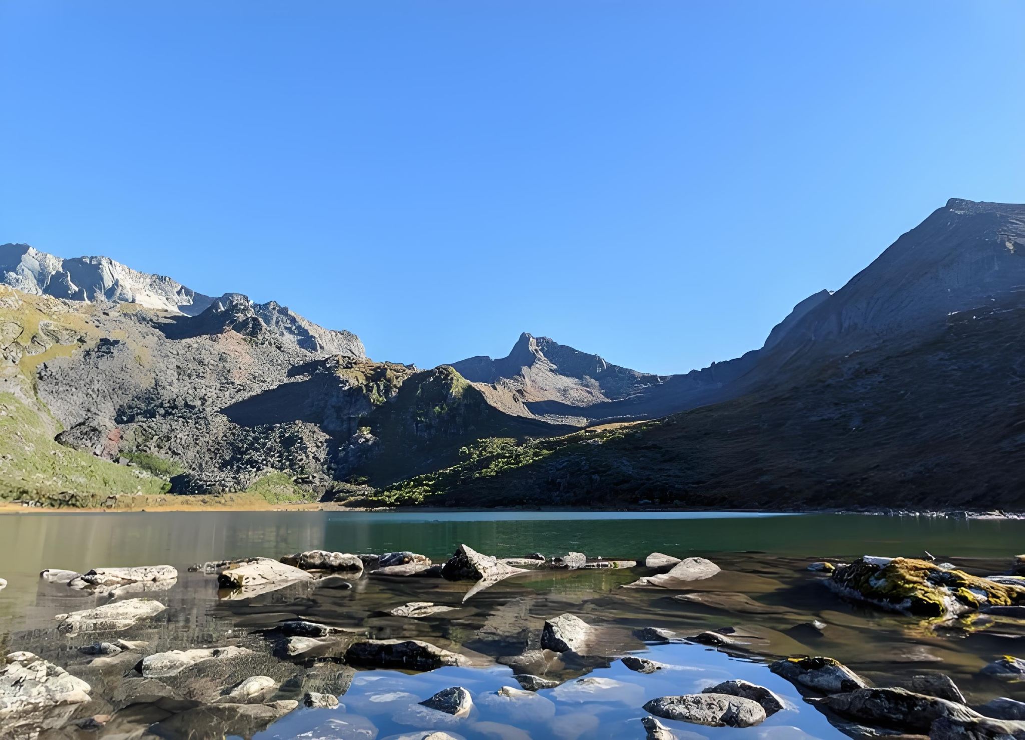 Chengdu Round-Trip: 1-Day Tour to Jiaermengcuo Lake (Snow Mountain)|Forest|Red Stone Beach|Haizi|Light hike