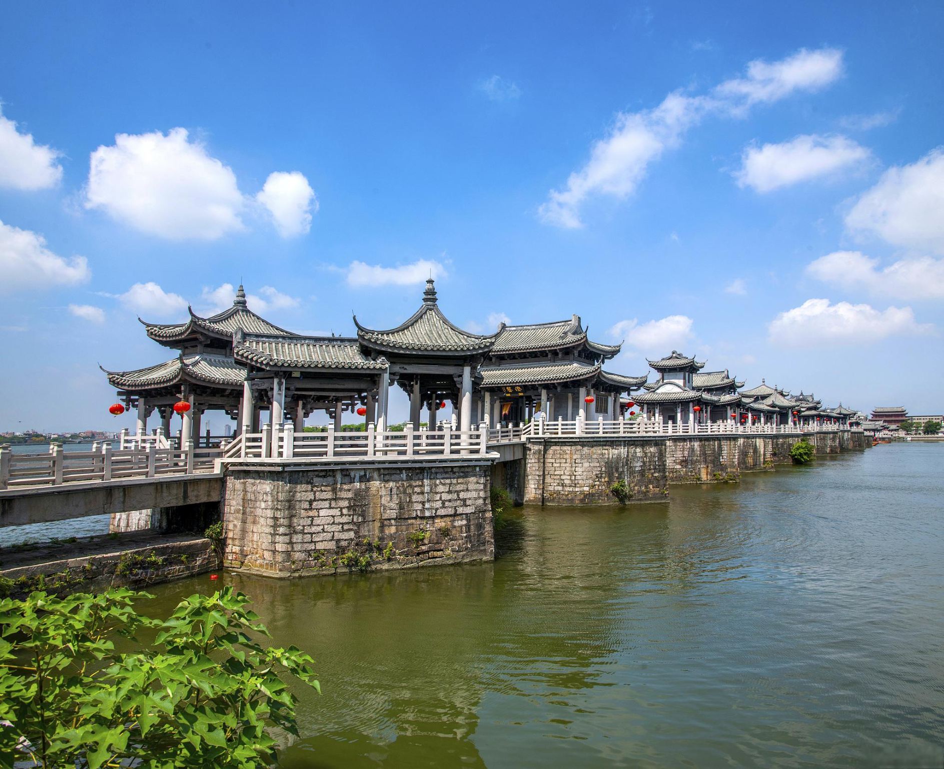 Chaoshan one-day tour[Han Wenggong Temple + Kaiyuan Temple + Chaozhou Ancient City] English guide