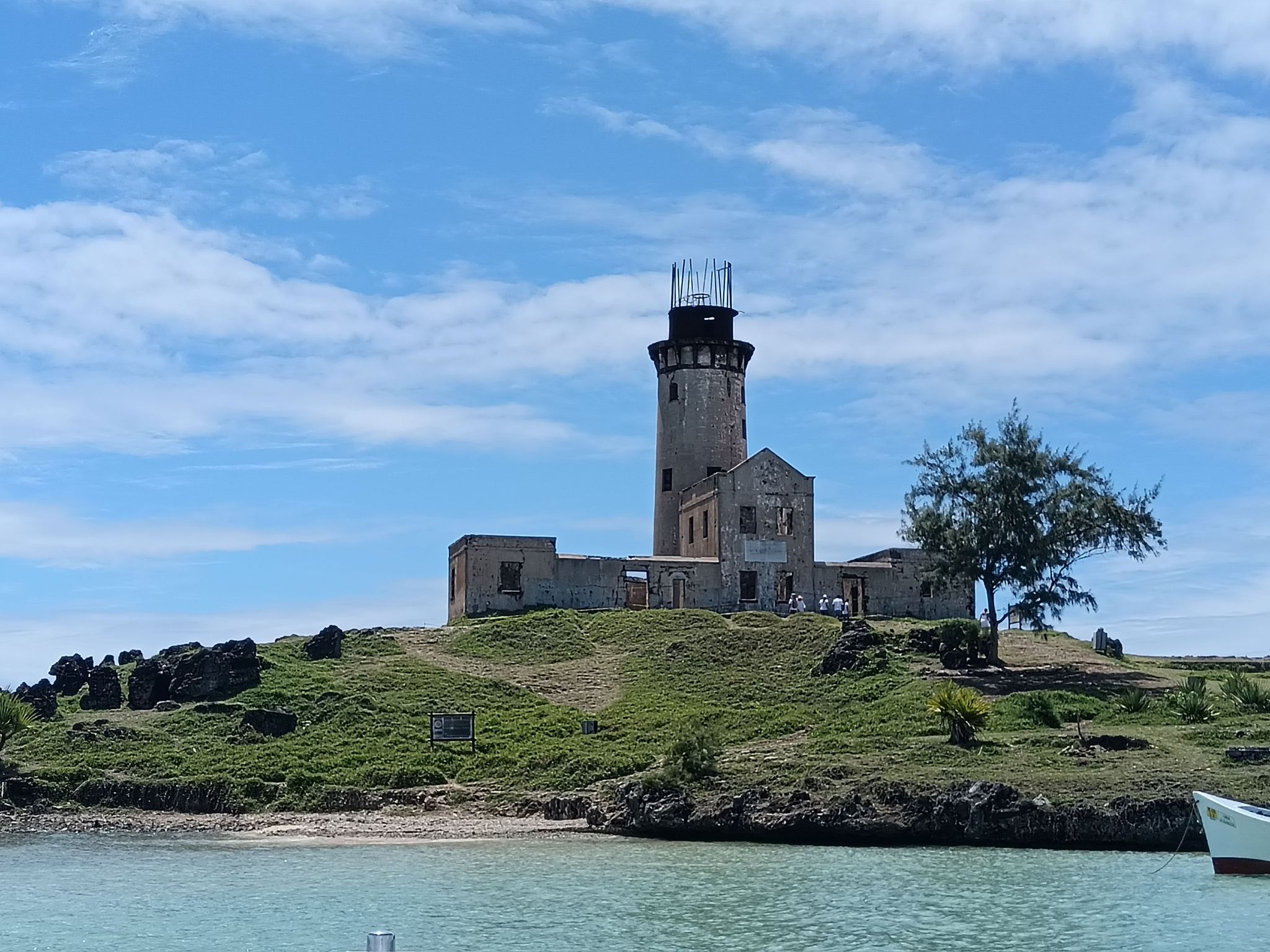 模里西斯快艇三島（燈塔島+塞爾夫島+白鷺島浮潛+東南河口瀑布）