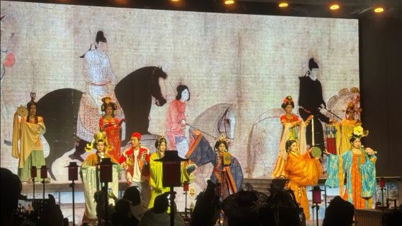 Perjamuan Istana Luoyang ● Kebangkitan dan Kejatuhan Tiga Belas Dinasti di Luoyang: Nikmati Perjamuan Peony, Pesta yang Memanjakan Mata [Masakan Kekaisaran + Pertunjukan Musik dan Tari Kuno + Pengalaman Rias Kostum Kuno Opsional] #