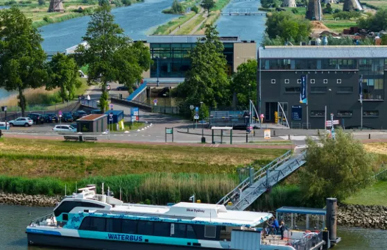 鹿特丹及小孩堤防:水上穿梭巴士門票