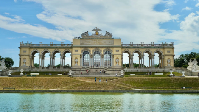 Lawatan sehari sewaan peribadi ke Muzium Puteri Sisi, Dewan Emas dan Opera Negara di Vienna, Austria