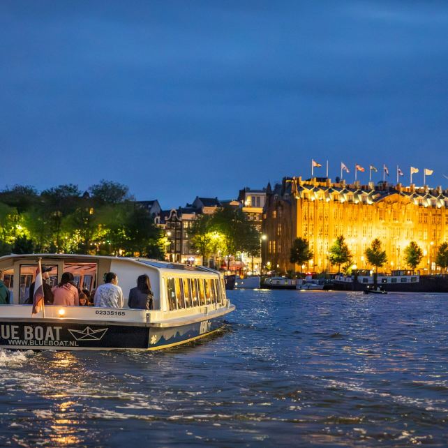 Amsterdam: 90-minütige Abendfahrt + Audioguide + 1 Getränk & Kekse