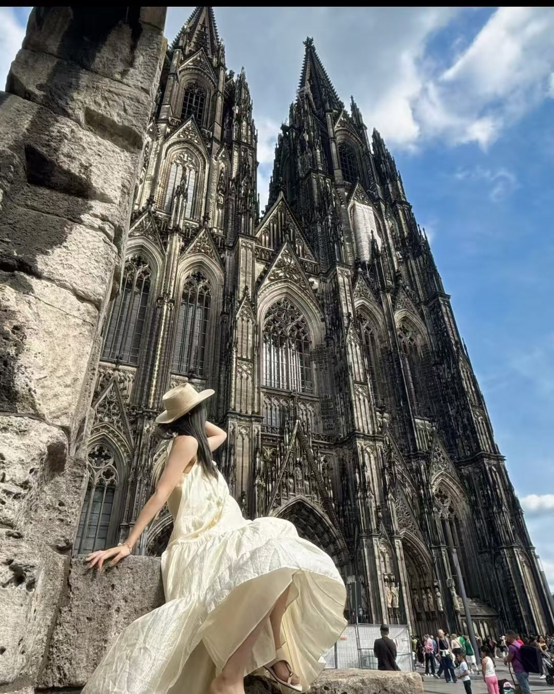 1-day tour of Frankfurt + Bonn + Beethoven House + Cologne Cathedral + Hohenzollern Bridge in Germany