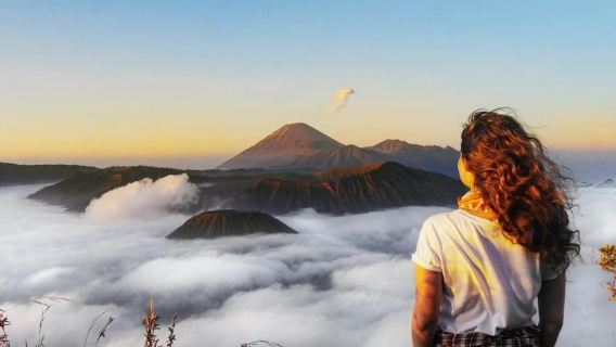 Excursión de un día al volcán Bromo en Surabaya, Indonesia [Tour al atardecer sin madrugar | Reserva para 1 persona]