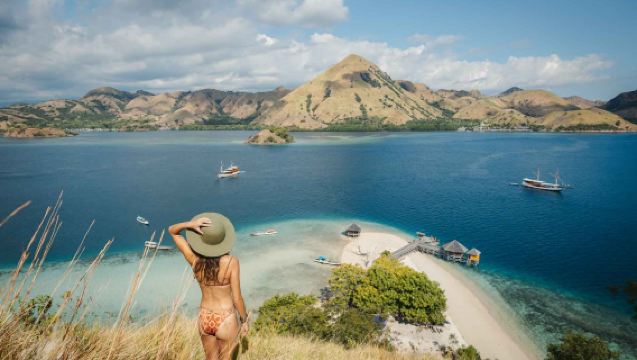 Half-Day Boat Tour to Kelor Island | Manjerite | Sunset at Kalong Island