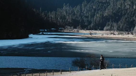 Tour di un giorno al Lago Senza Fondo · Esplorazione di un angolo segreto (Gruppo di 8 persone/bus/tour di gruppo con andata e ritorno dalla città vecchia)