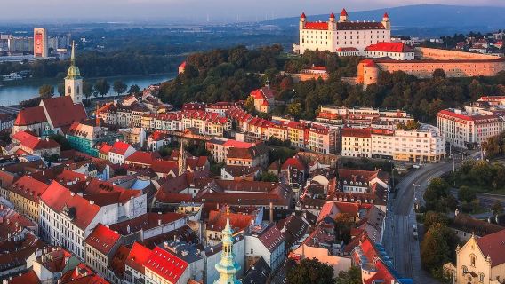 Berlepas dari Budapest - Bratislava, Slovakia - Destinasi Akhir Prague: Lawatan Sehari Sewaan Peribadi