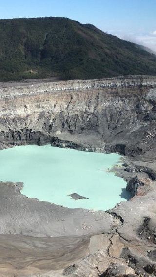 1-day tour in Costa Rica - Poas volcano + Doka coffee estate + La Paz waterfall