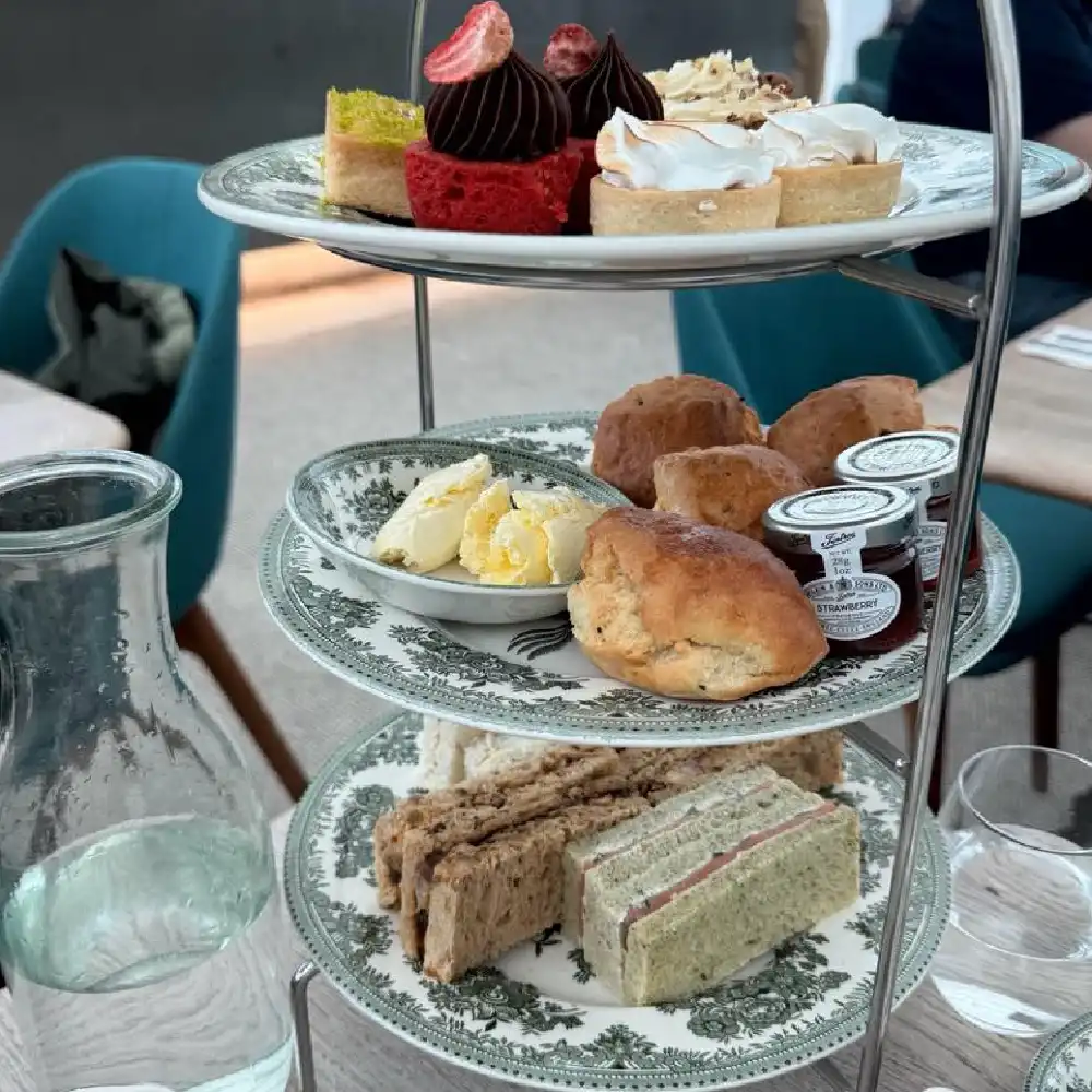 英国ロンドン大英博物館グレート・コート・レストランアフタヌーン