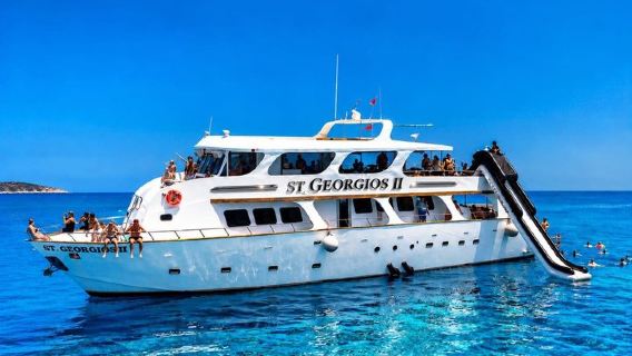 Protaras Turtle LUX Yacht dengan Gelongsor, BBQ Pilihan & Pemindahan