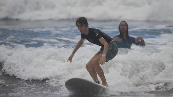 Jacó: Surf Lesson with Certified Instructor
