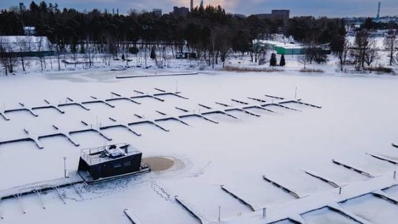Helsinki:Authentic Finnish Floating Sauna Experience -Guided