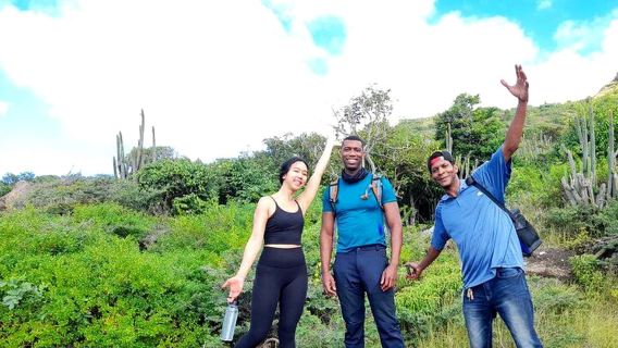 Antigua: Hike Antigua Tour to Mermaid Gardens