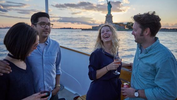NYC : Croisière au coucher du soleil sur un petit yacht avec boisson