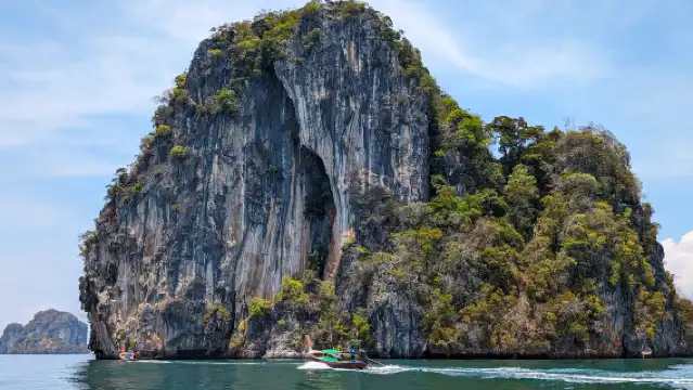 From Railay: Private Longtail Boat 4-Hour Tour to Koh Poda, Chicken Island, Thale Waek