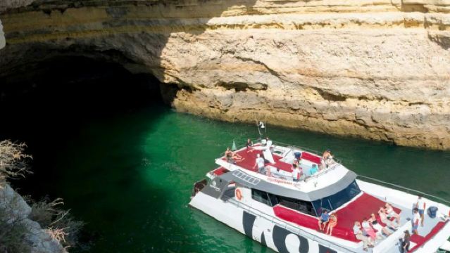 Benagil & Coastline: Catamaran Cruise Tour from Albufeira