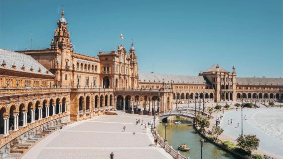 レイナ・ソフィア美術館とプラド美術館日帰りツアー【貸切チャーター車】