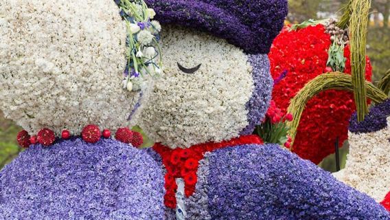 Keukenhof & Flower Parade: Entry Ticket + Transport