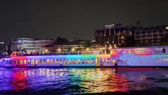 Passeio Noturno no Rio Chao Phraya com Buffet Halal no Mena Falahiyah [Cais Asiatique]