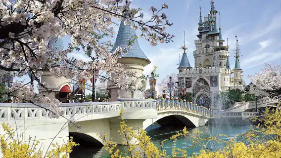 เชิญชวน Gen Z ทุกคน! เดินถ่ายรูปกับ Lotte World และชุดนักเรียน