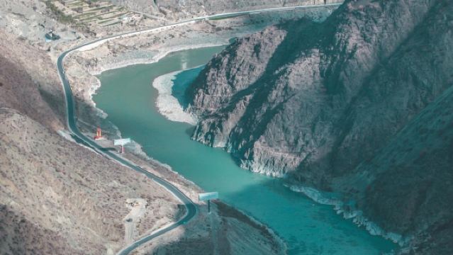 1-day tour of Old Town of Lijiang + Dayan Flower Lane + Square Market + Jinsha River Observation Deck with Chinese and English service available