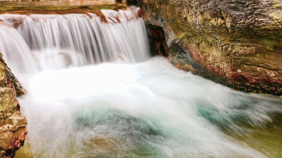 Lushan Foreign Language Tour Guide: The Magnificence of Wulao Peak and the Tranquility of San Diequan