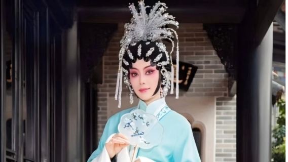 Intangible cultural heritage experience: Cantonese opera makeup and costume experience + photography • Guangzhou 1-day tour