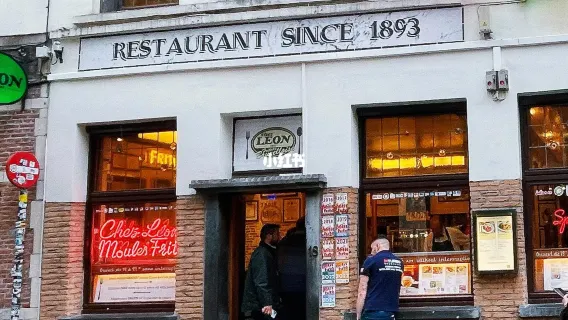 Reserva de mesa no restaurante popular Chez Léon em Bruxelas, Bélgica